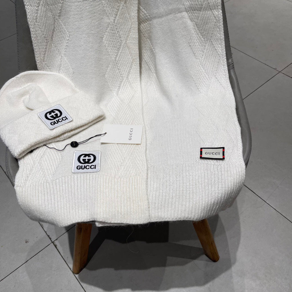 GUCCI SET SCARF AND HAT IN WHITE CASHMERE AND RABBIT FUR 397373
