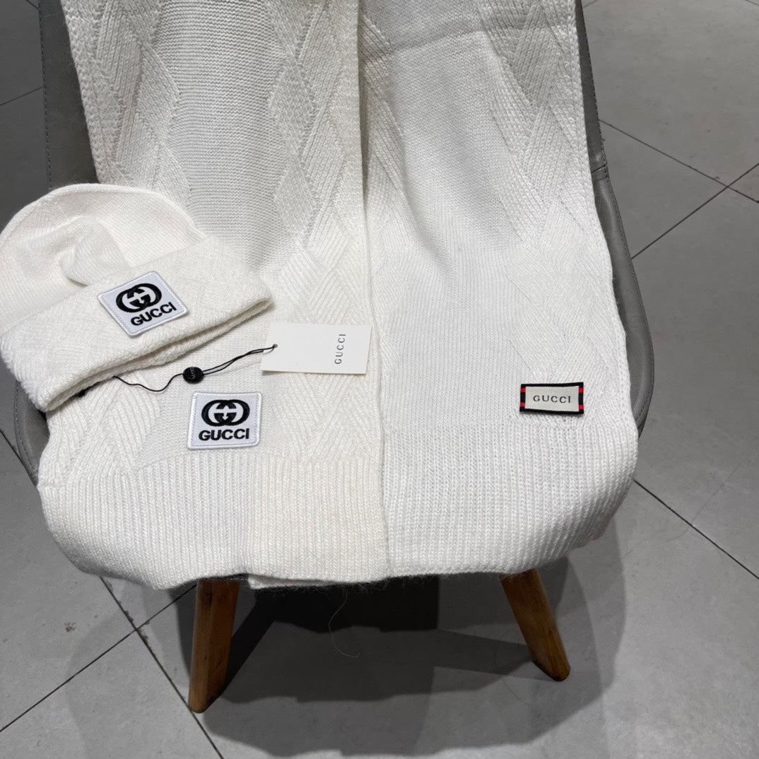 GUCCI SET SCARF AND HAT IN WHITE CASHMERE AND RABBIT FUR 397373