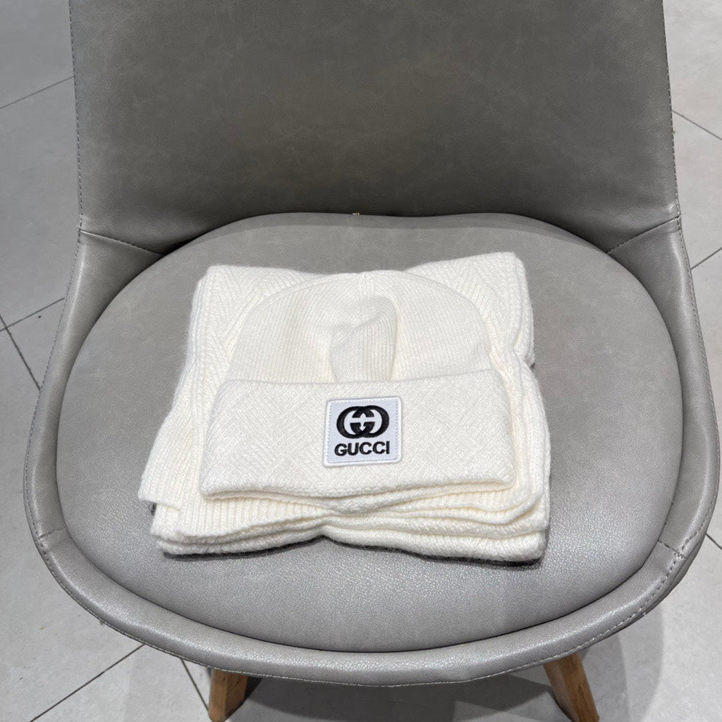 GUCCI SET SCARF AND HAT IN WHITE CASHMERE AND RABBIT FUR 397373
