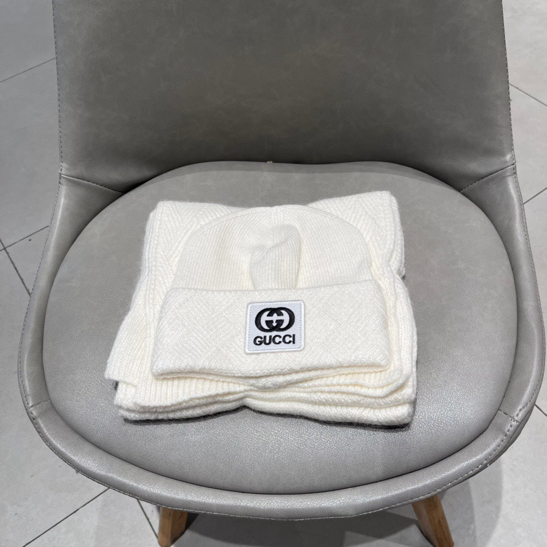 GUCCI SET SCARF AND HAT IN WHITE CASHMERE AND RABBIT FUR 397373