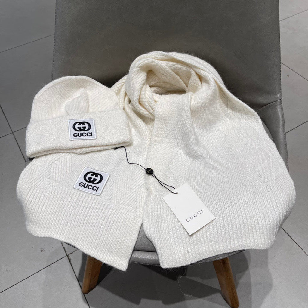 GUCCI SET SCARF AND HAT IN WHITE CASHMERE AND RABBIT FUR 397373