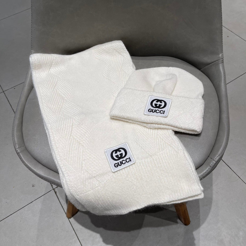 GUCCI SET SCARF AND HAT IN WHITE CASHMERE AND RABBIT FUR 397373