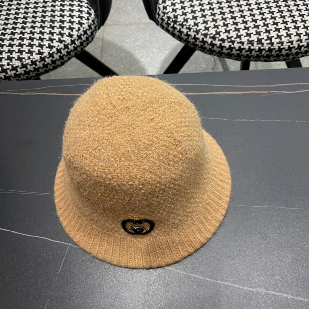 GUCCI BUCKET HAT IN PEANUT BROWN WOOL PLUSH 399229