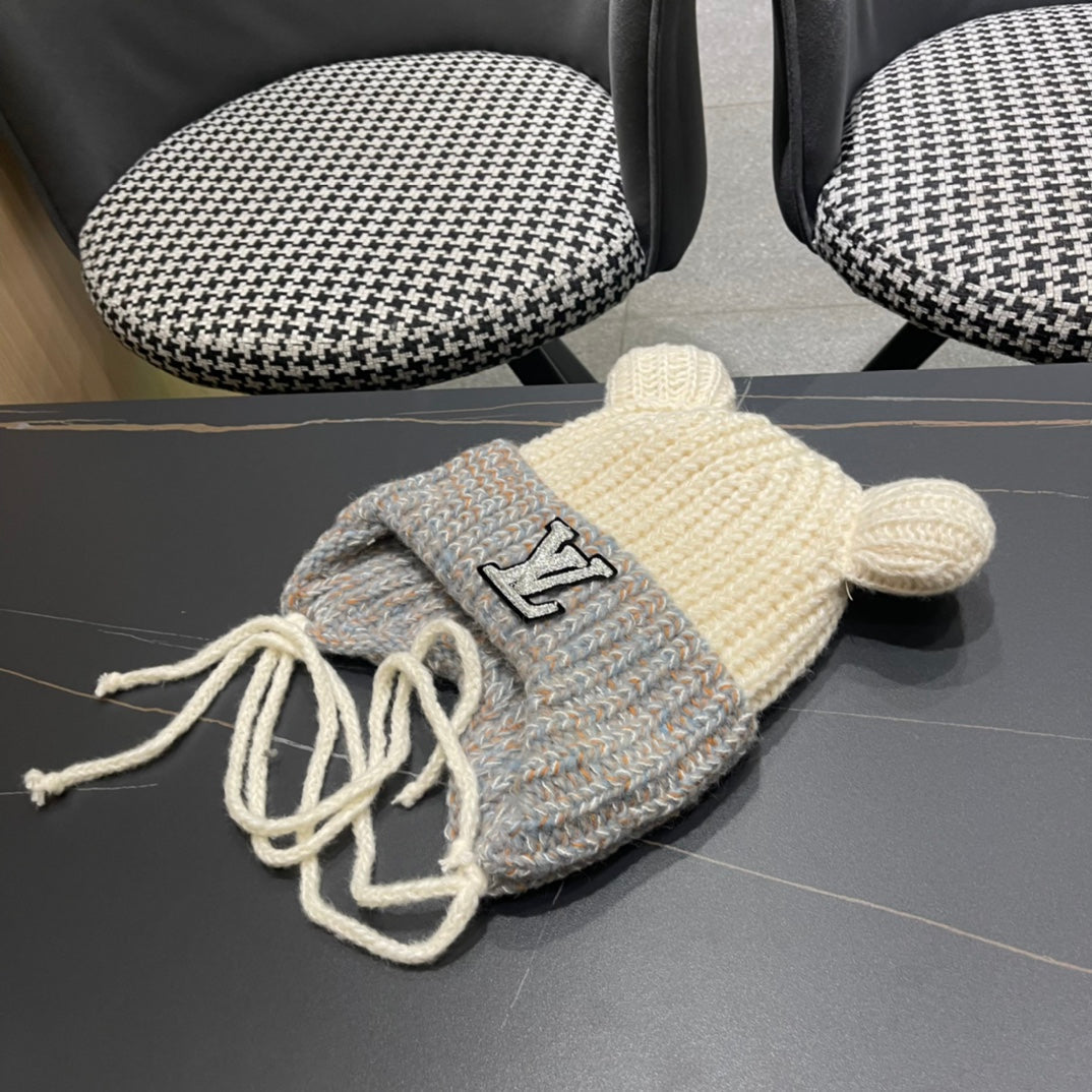 LOUIS VUITTON KNITTED BEANIE HAT WITH CUTE EARS IN WHITE MIX GRAY WOOL 403484
