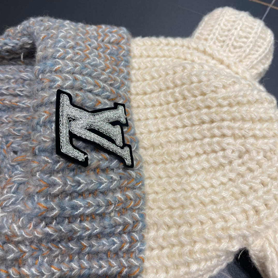 LOUIS VUITTON KNITTED BEANIE HAT WITH CUTE EARS IN WHITE MIX GRAY WOOL 403484
