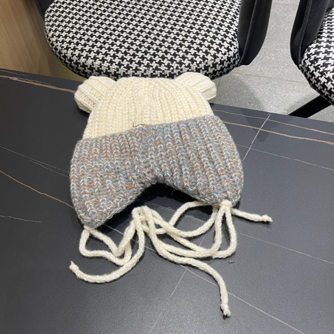 LOUIS VUITTON KNITTED BEANIE HAT WITH CUTE EARS IN WHITE MIX GRAY WOOL 403484