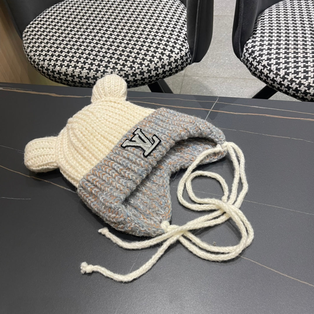 LOUIS VUITTON KNITTED BEANIE HAT WITH CUTE EARS IN WHITE MIX GRAY WOOL 403484