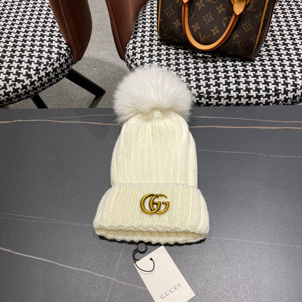 GUCCI BEANIE HAT IN WHITE WOOL 403393