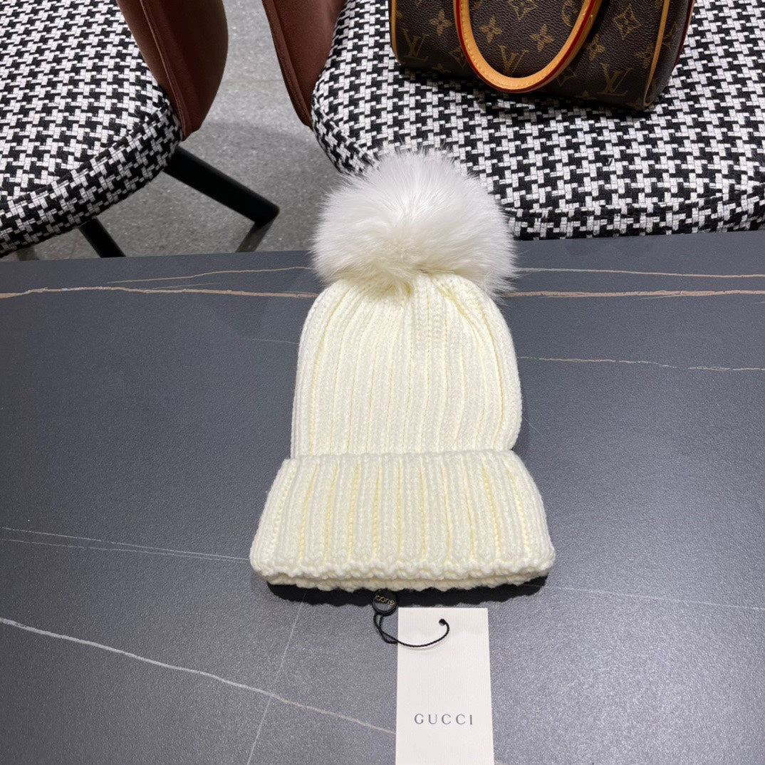 GUCCI BEANIE HAT IN WHITE WOOL 403393