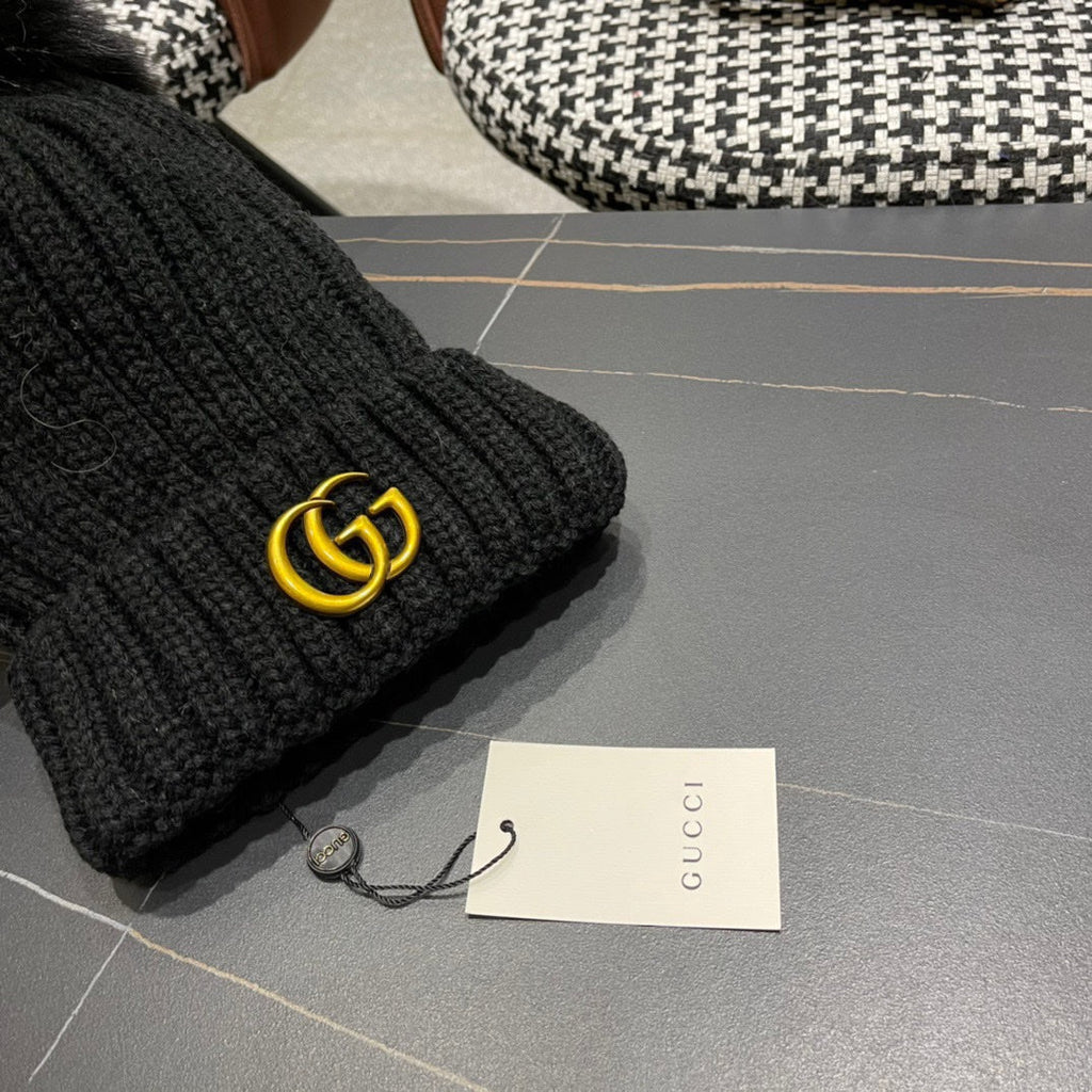 GUCCI BEANIE HAT IN BLACK WOOL 403394