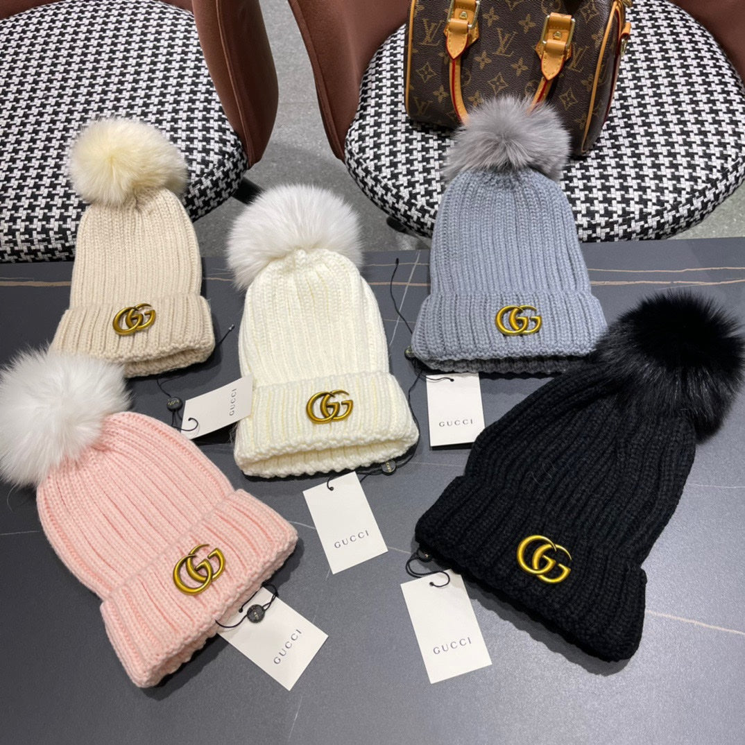 GUCCI BEANIE HAT IN BLACK WOOL 403394