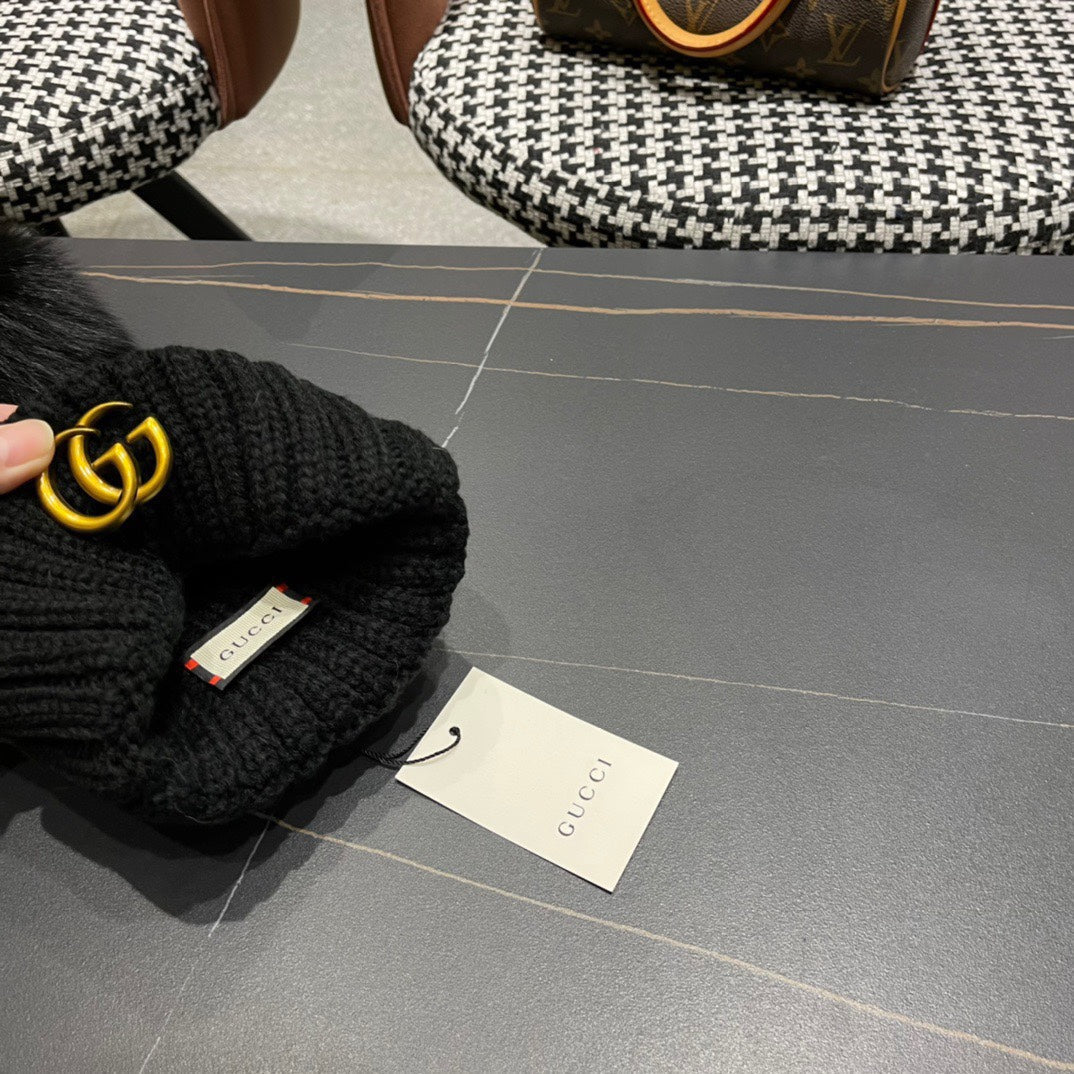 GUCCI BEANIE HAT IN BLACK WOOL 403394