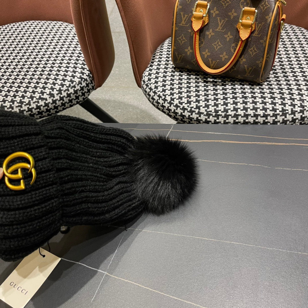 GUCCI BEANIE HAT IN BLACK WOOL 403394