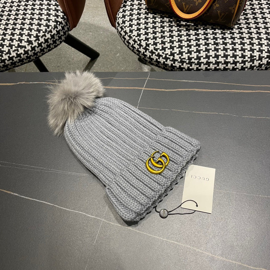 GUCCI BEANIE HAT IN DOVE GRAY WOOL 403395
