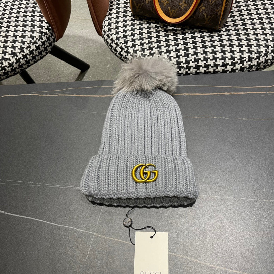 GUCCI BEANIE HAT IN DOVE GRAY WOOL 403395