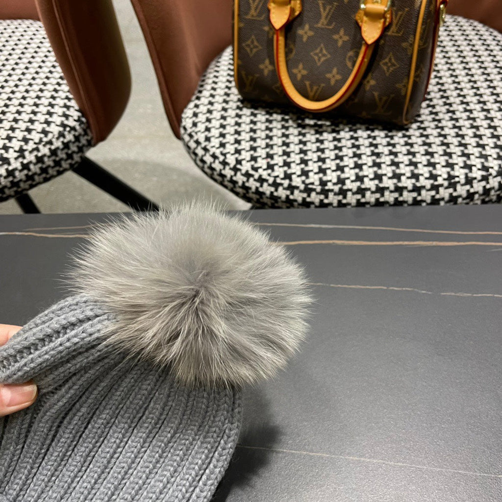 GUCCI BEANIE HAT IN DOVE GRAY WOOL 403395