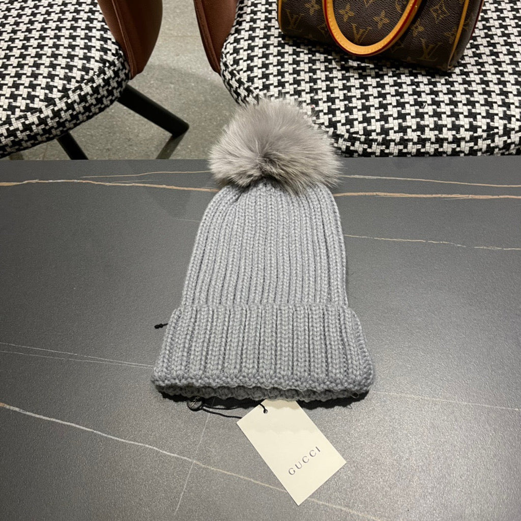 GUCCI BEANIE HAT IN DOVE GRAY WOOL 403395