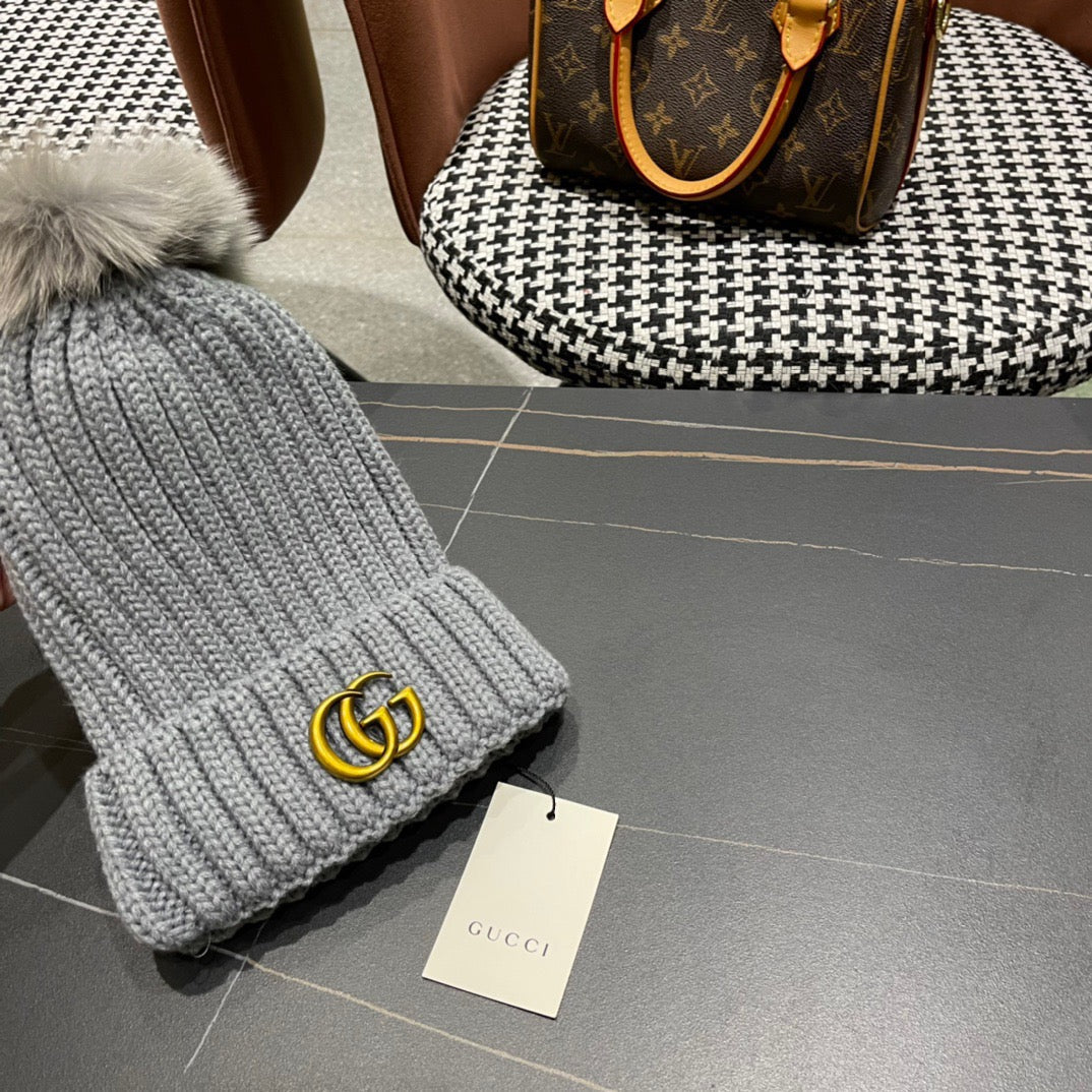 GUCCI BEANIE HAT IN DOVE GRAY WOOL 403395