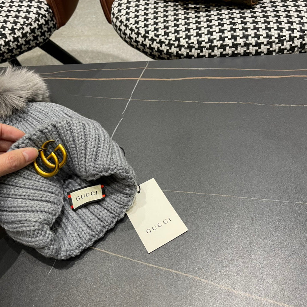 GUCCI BEANIE HAT IN DOVE GRAY WOOL 403395