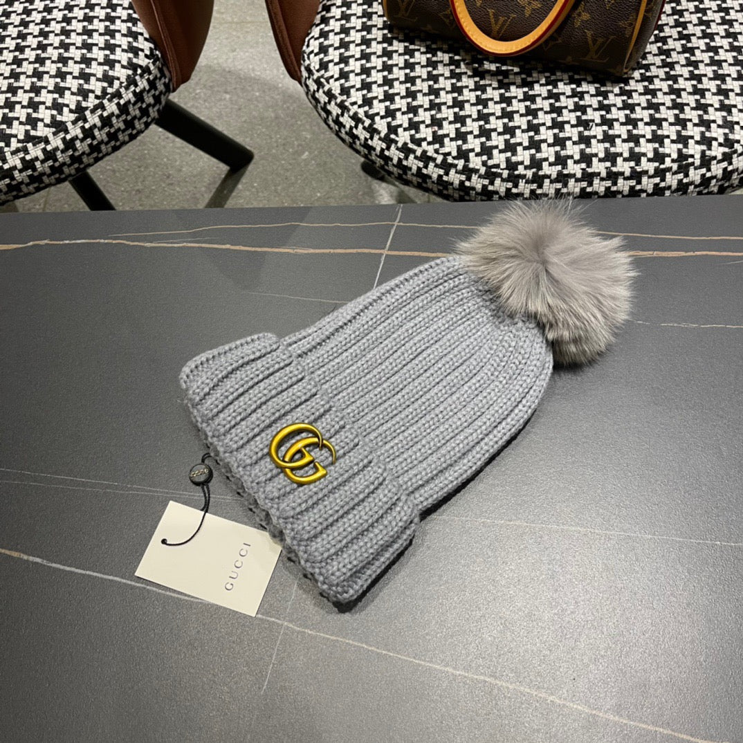 GUCCI BEANIE HAT IN DOVE GRAY WOOL 403395