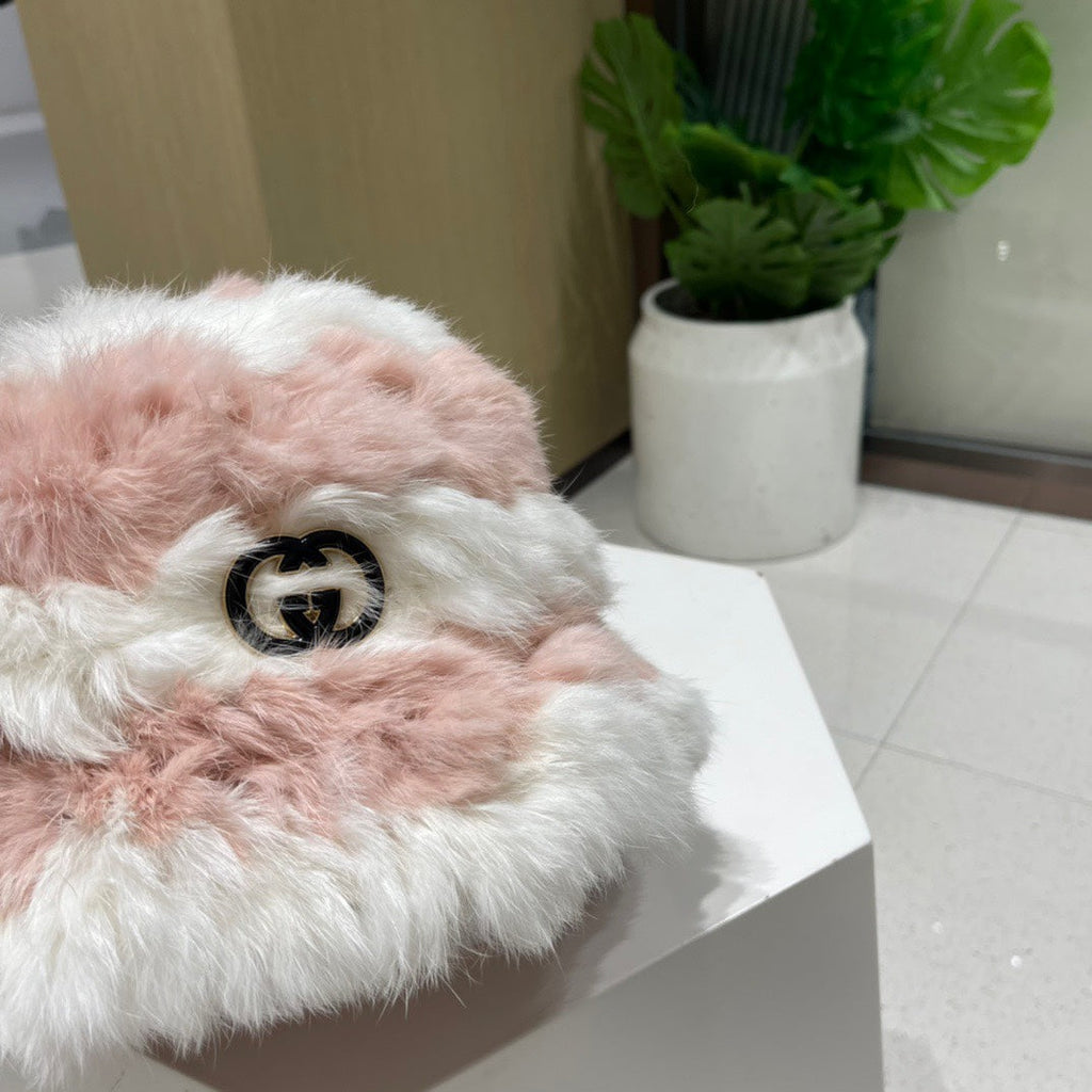 GUCCI BUCKET HAT IN LIGHT PINK MIX WHITE RABBIT FUR 404639