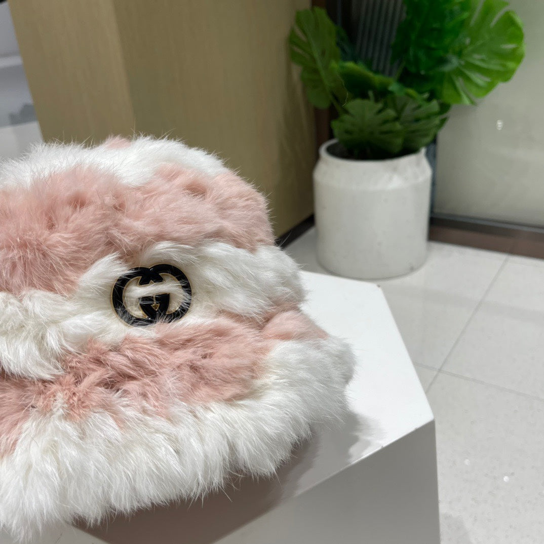 GUCCI BUCKET HAT IN LIGHT PINK MIX WHITE RABBIT FUR 404639