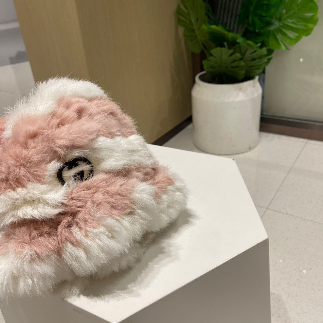 GUCCI BUCKET HAT IN LIGHT PINK MIX WHITE RABBIT FUR 404639