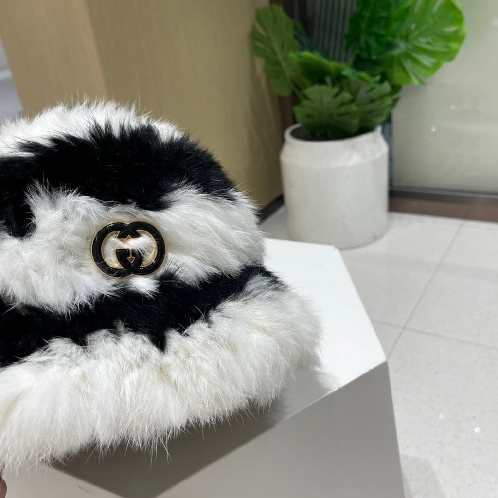 GUCCI BUCKET HAT IN BLACK MIX WHITE RABBIT FUR 404640