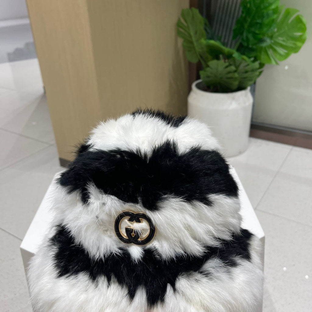 GUCCI BUCKET HAT IN BLACK MIX WHITE RABBIT FUR 404640