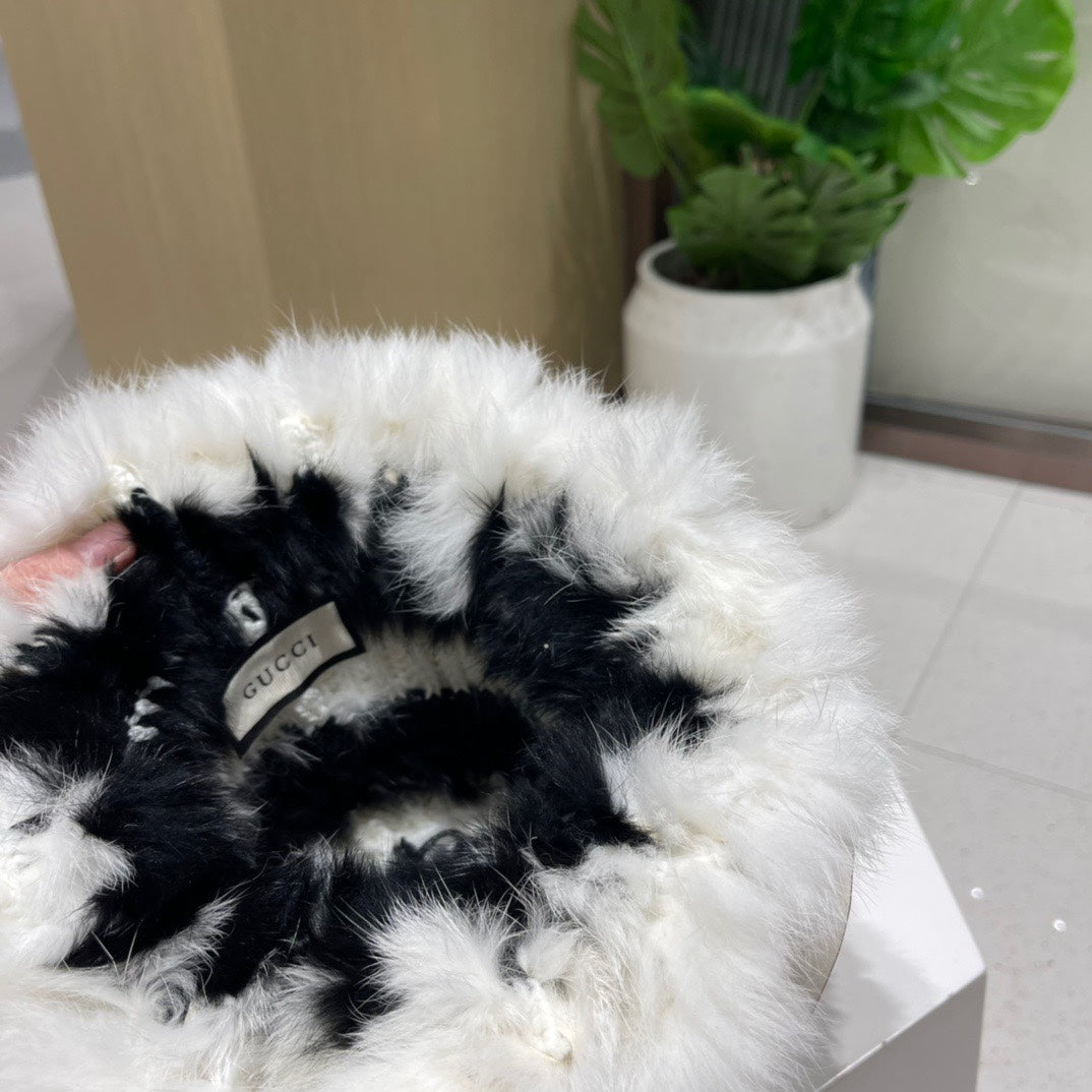 GUCCI BUCKET HAT IN BLACK MIX WHITE RABBIT FUR 404640
