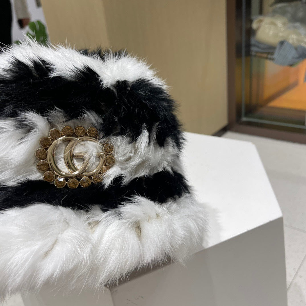 GUCCI BUCKET HAT IN BLACK MIX WHITE FLEECE 412798