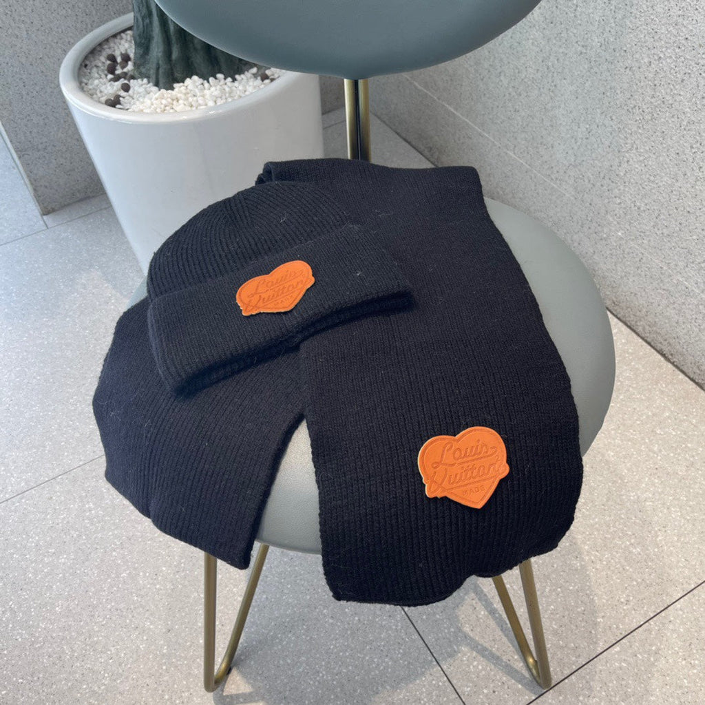 LOUIS VUITTON SET SCARF AND HAT IN BLACK WOOL 414794