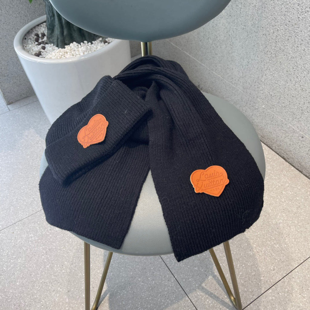 LOUIS VUITTON SET SCARF AND HAT IN BLACK WOOL 414794