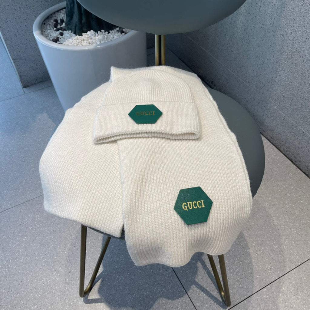 GUCCI SET SCARF AND HAT IN WHITE WOOL 414804