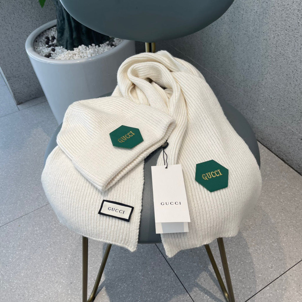 GUCCI SET SCARF AND HAT IN WHITE WOOL 414804