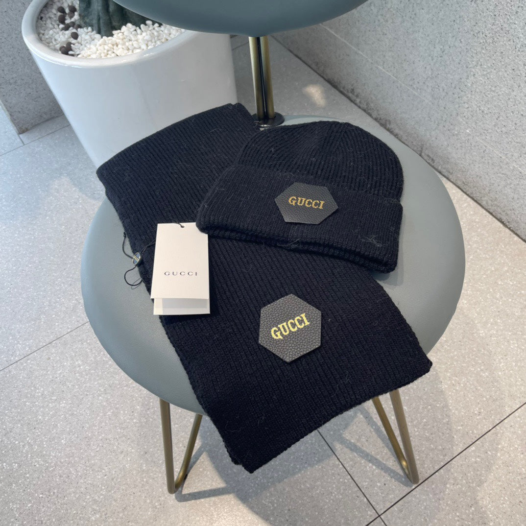 GUCCI SET SCARF AND HAT IN BLACK WOOL 414805