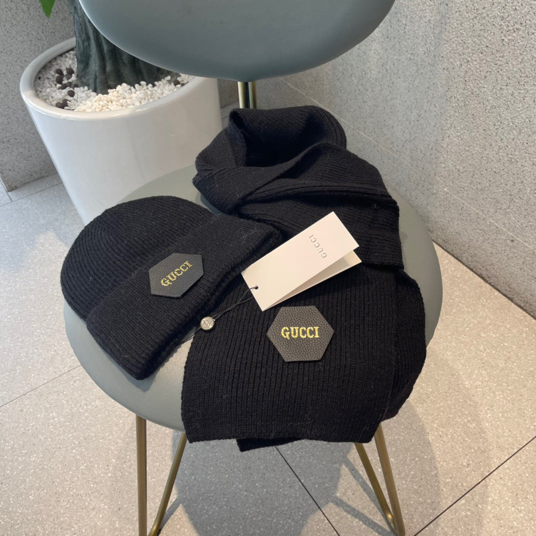 GUCCI SET SCARF AND HAT IN BLACK WOOL 414805