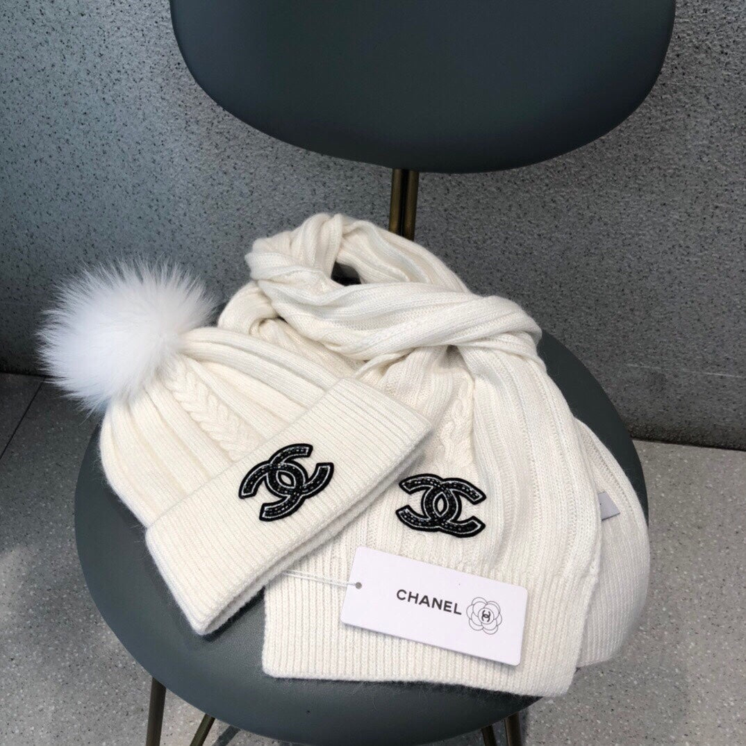CHANEL SET SCARF AND HAT IN WHITE WOOL 420820