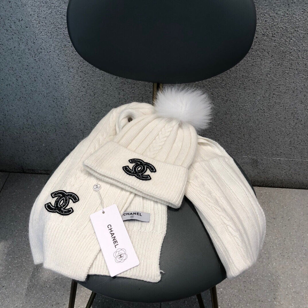 CHANEL SET SCARF AND HAT IN WHITE WOOL 420820