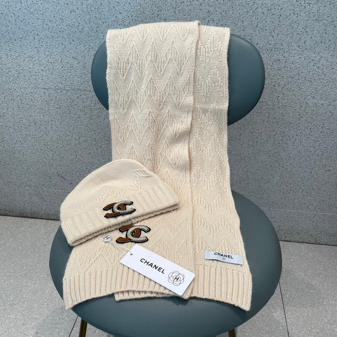 CHANEL SET HAT AND SCARF IN CREAM TAN WOOL 420822