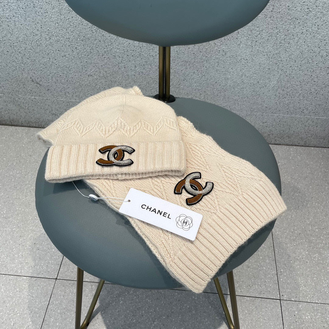 CHANEL SET HAT AND SCARF IN CREAM TAN WOOL 420822