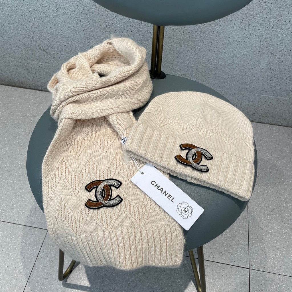 CHANEL SET HAT AND SCARF IN CREAM TAN WOOL 420822