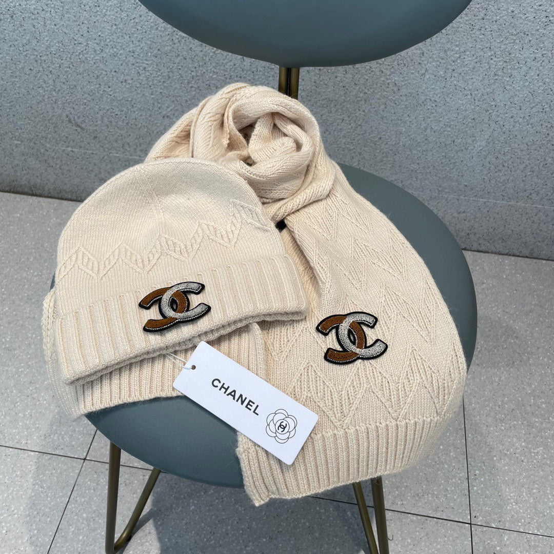 CHANEL SET HAT AND SCARF IN CREAM TAN WOOL 420822
