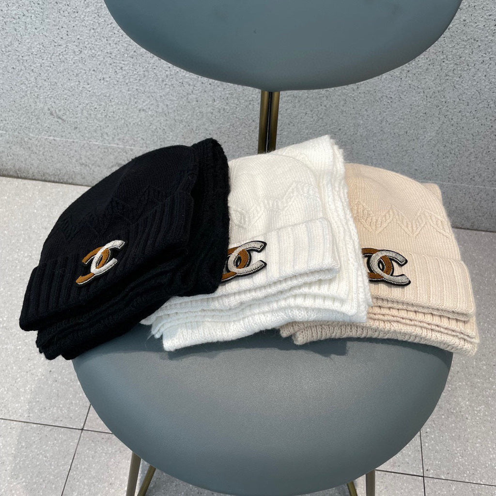 CHANEL SET HAT AND SCARF IN CREAM TAN WOOL 420822