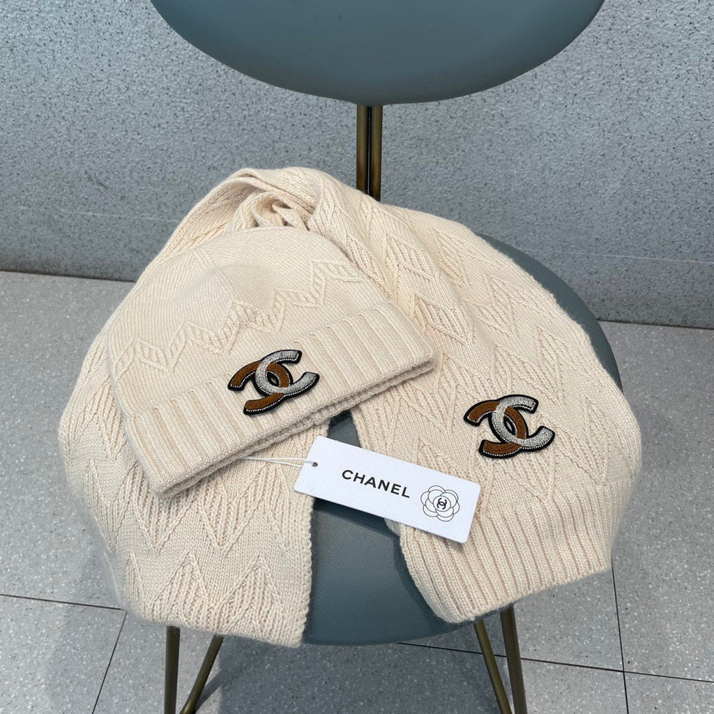 CHANEL SET HAT AND SCARF IN CREAM TAN WOOL 420822