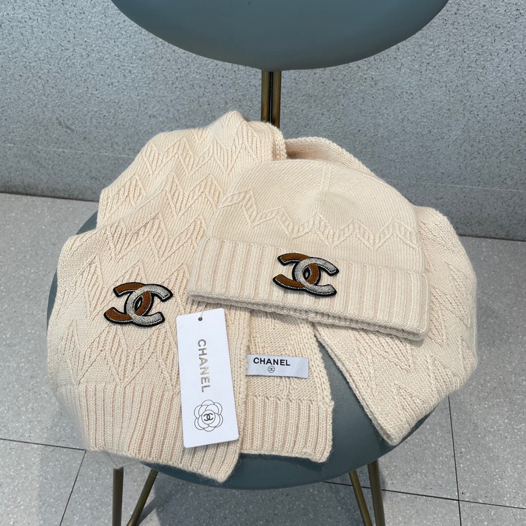 CHANEL SET HAT AND SCARF IN CREAM TAN WOOL 420822