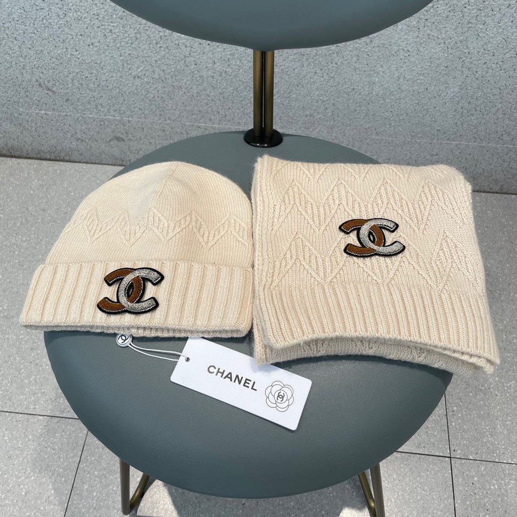 CHANEL SET HAT AND SCARF IN CREAM TAN WOOL 420822