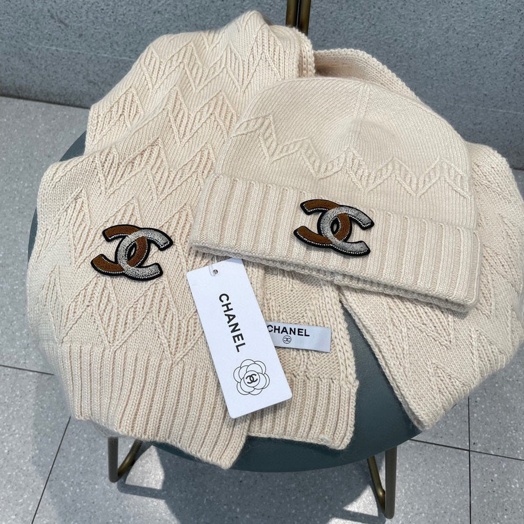 CHANEL SET HAT AND SCARF IN CREAM TAN WOOL 420822