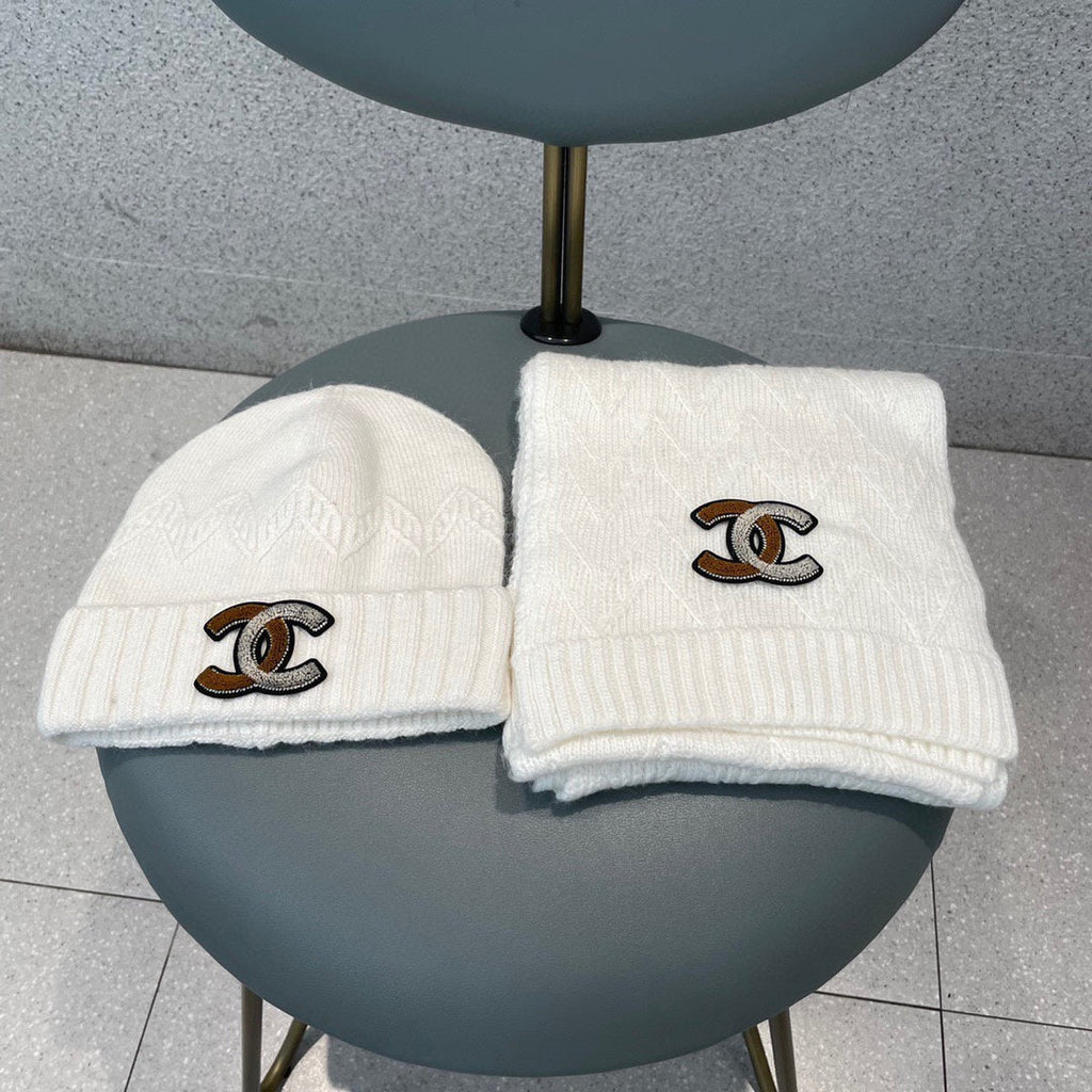 CHANEL SET HAT AND SCARF IN WHITE WOOL 420824