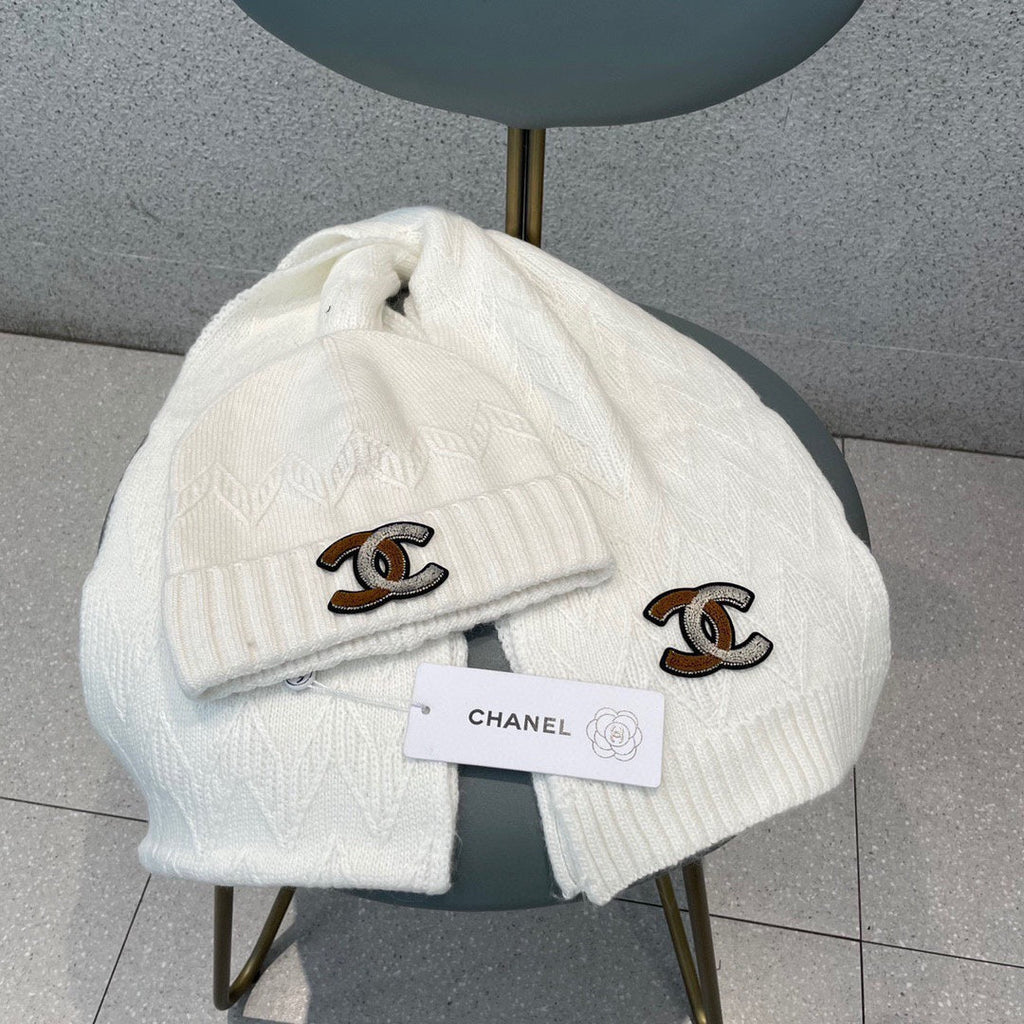 CHANEL SET HAT AND SCARF IN WHITE WOOL 420824